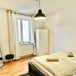 Zentrales City Apartment Bis 4 Personen Mit Kueche Und Wohnzimmer - 54M²