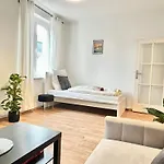 Zentrales City Apartment Bis 4 Personen Mit Kueche Und Wohnzimmer - 54M²